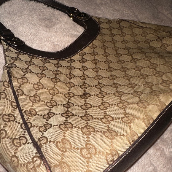 GUCCI CHARMY! - Picture 2 of 11